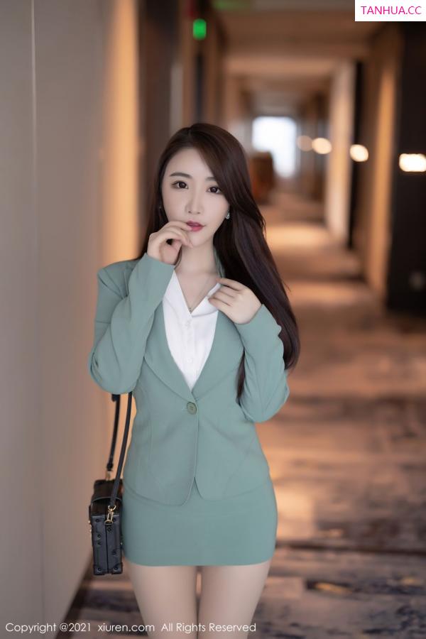 谢芷馨  宅男女神绯月樱 浅绿色的职业装第7张图片